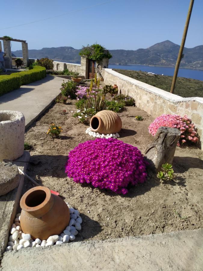 Villa De Viento Tripiti Exterior photo